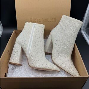 NWT white pearl Steve Madden Booties